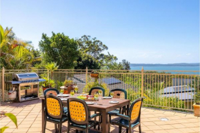 Casa Carinho, 24 Wallawa Rd - spectacular water views, pet friendly, air con and Wi-Fi